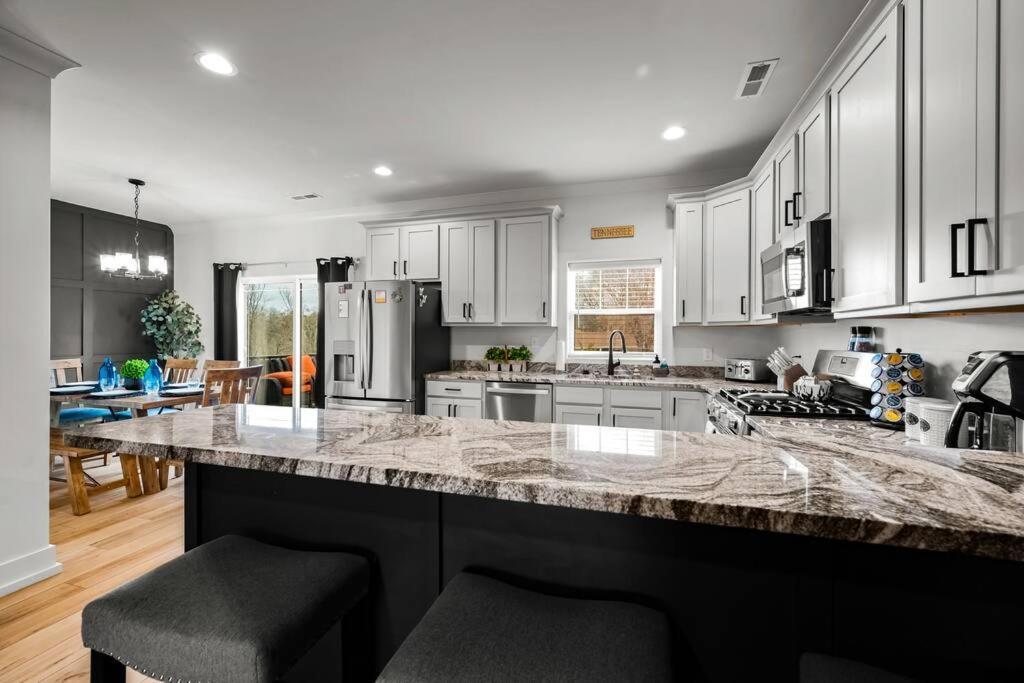 *Dog Friendly*Modern Home-Minutes To Dollywood, Gatlinburg, Smoky Mountains & Pigeon Forge! Exterior foto
