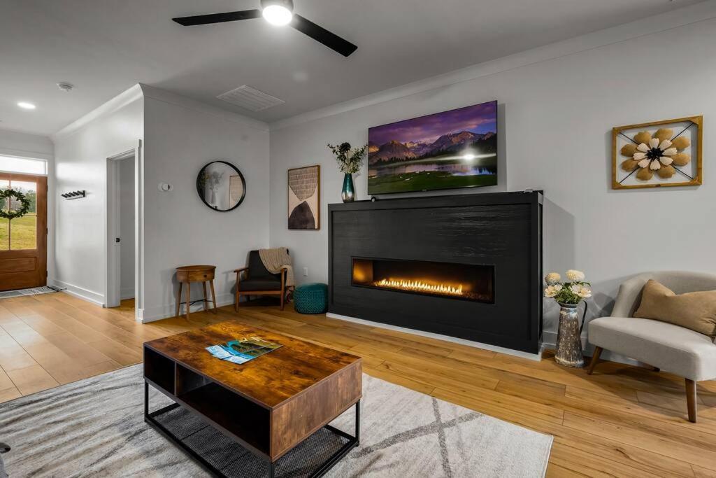 *Dog Friendly*Modern Home-Minutes To Dollywood, Gatlinburg, Smoky Mountains & Pigeon Forge! Exterior foto